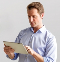 Optional: Fernbedienung mit Tablet, Smartphone oder Laptop über WLAN Optional: Fernbedienung mit Tablet, Smartphone oder Laptop über WLAN